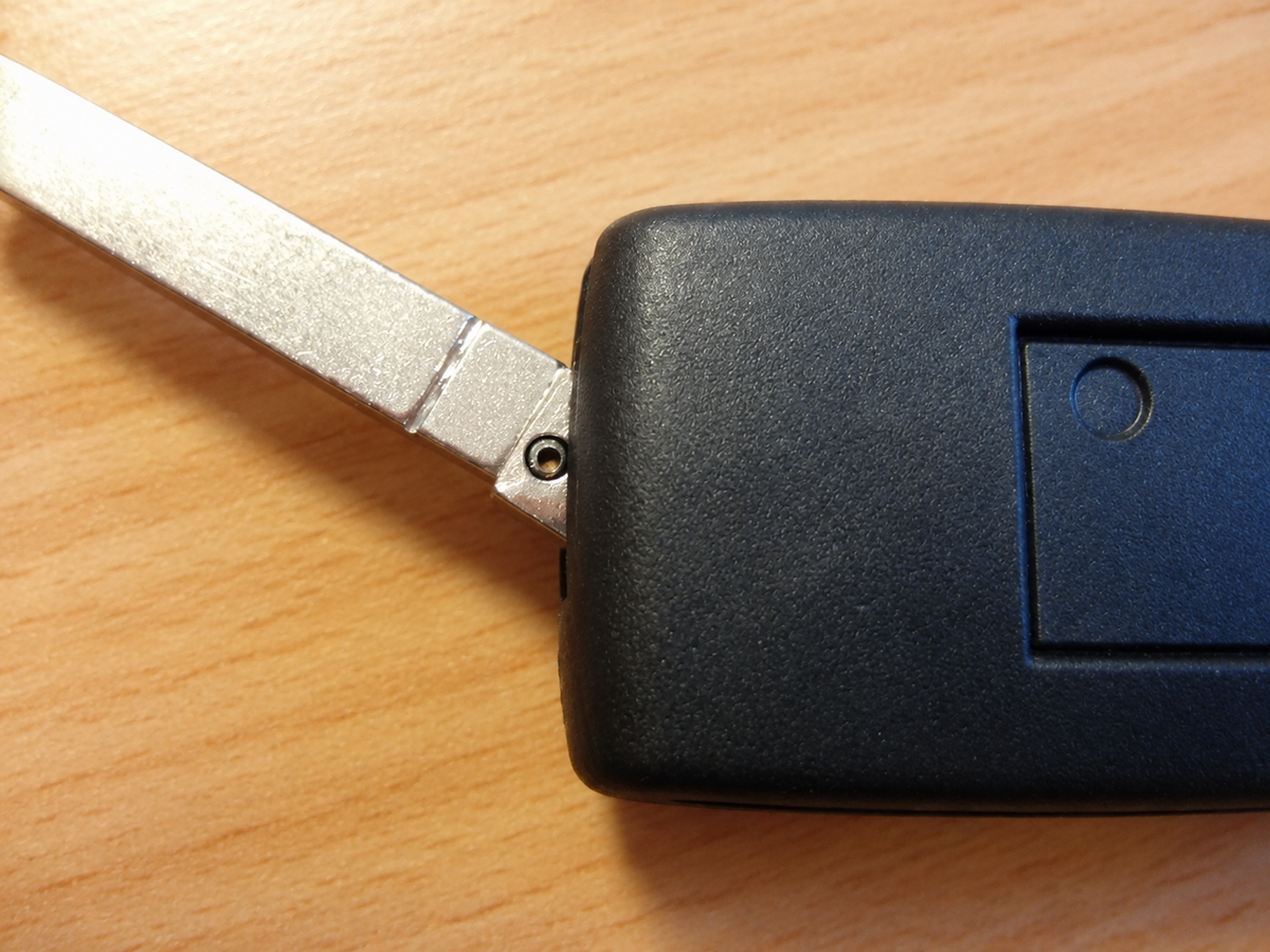 Peugeot 207 Key Case 2 Button Flip Remote Fob HU83 Blade 2006-2012