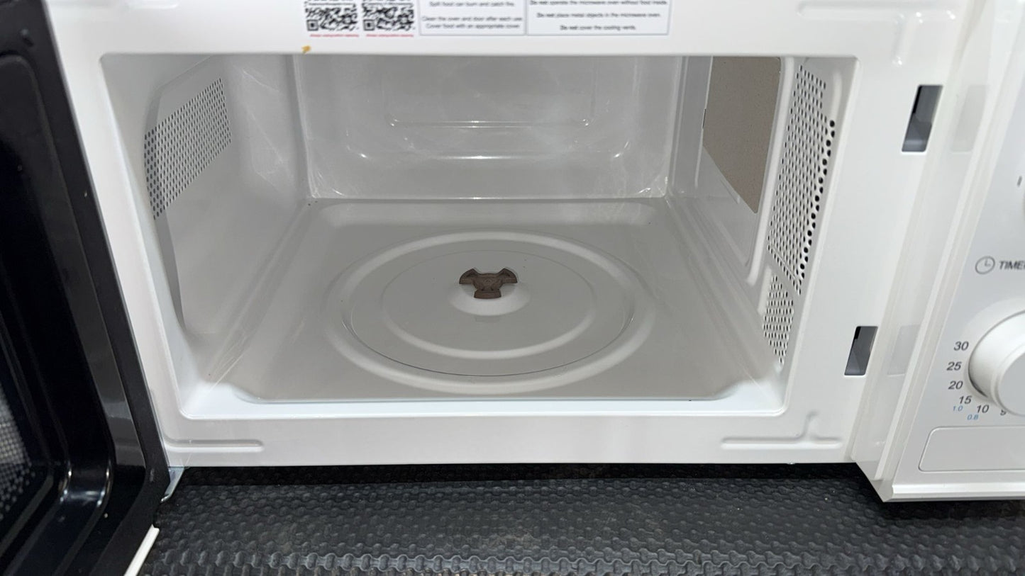 Cookworks 700W Manual Microwave - White
