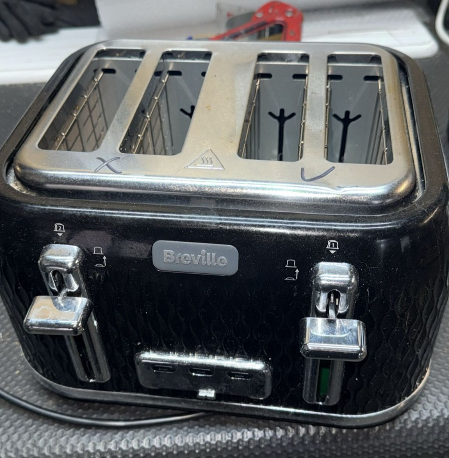 Breville VTT786 Curve 4 Slice Toaster - Black and Chrome