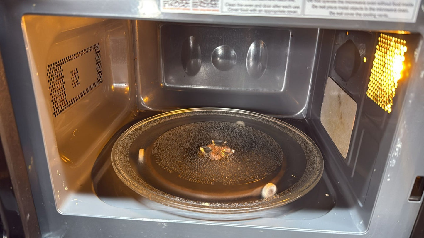 De'Longhi 800W Standard Microwave AM82 - Stainless Steel