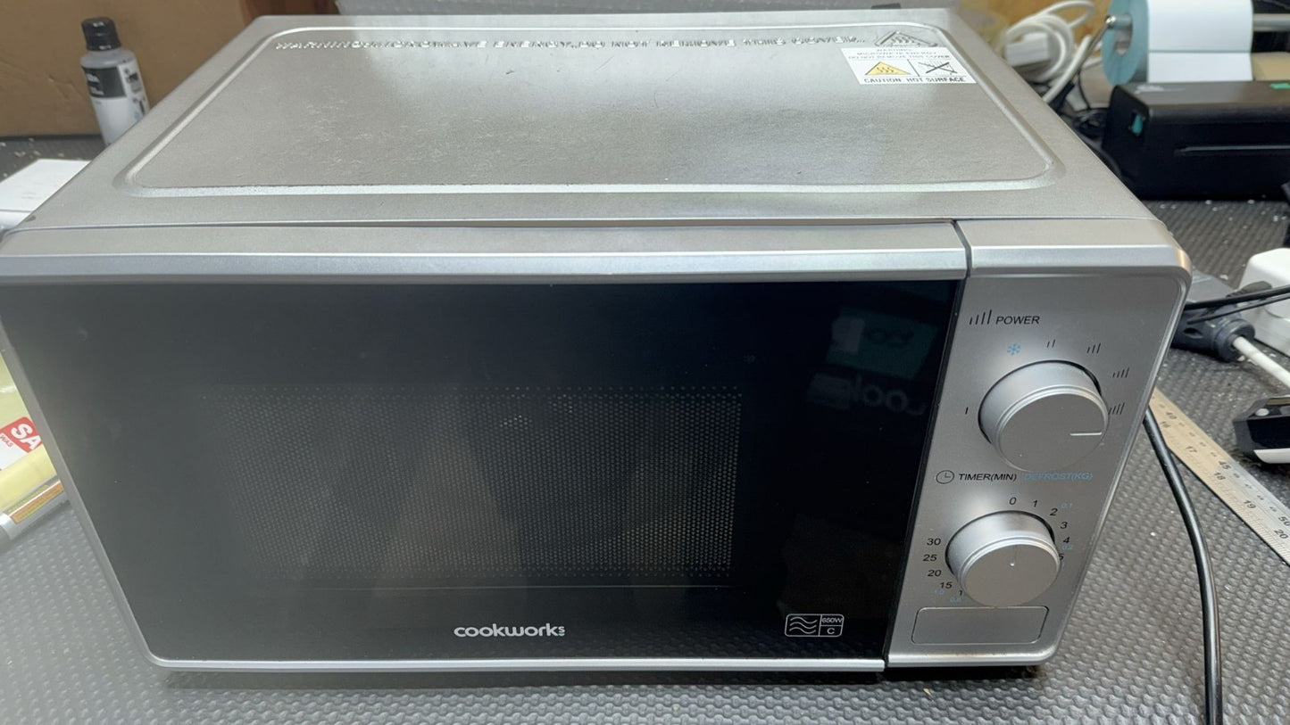Cookworks 700W Manual Microwave - Silver colour