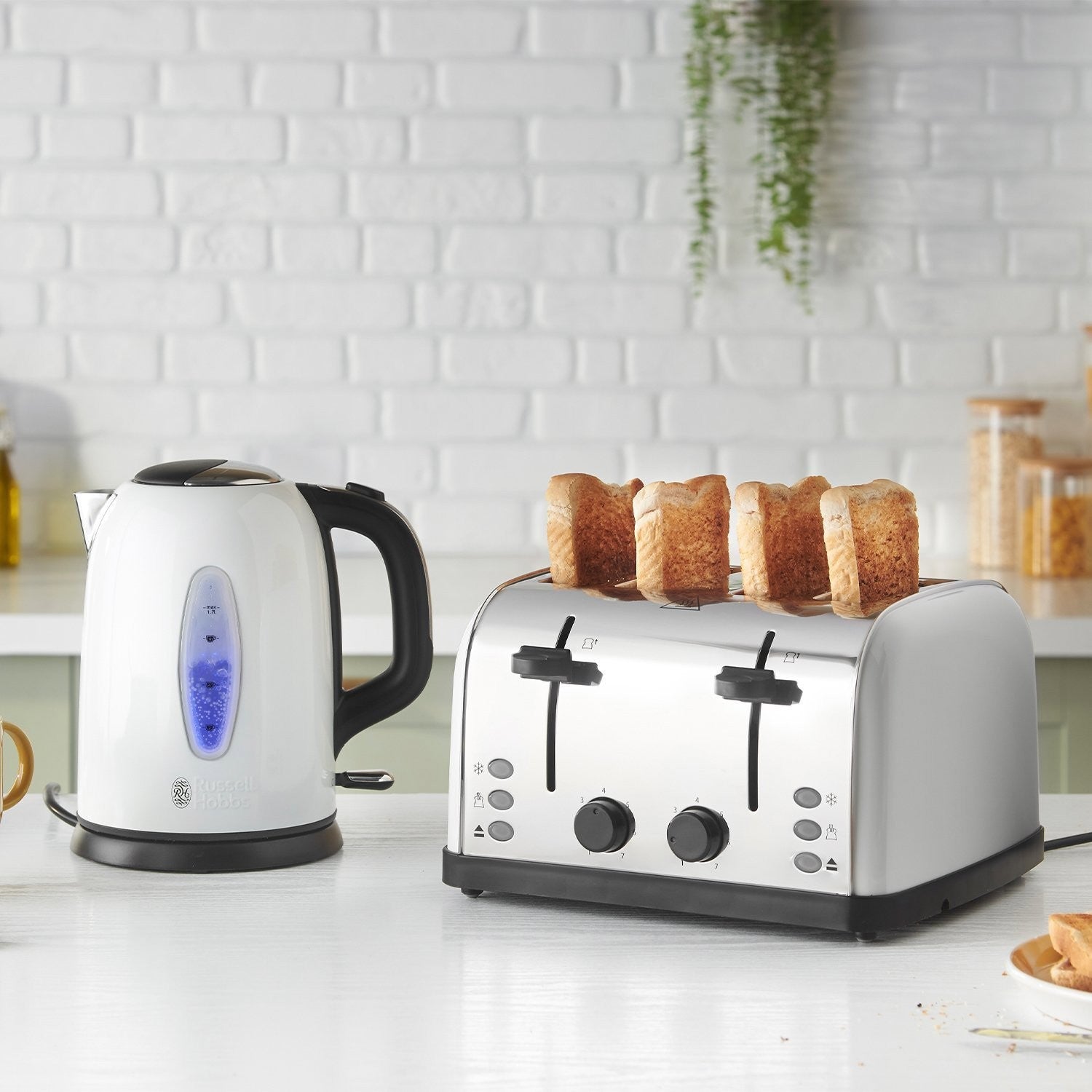 Russell Hobbs 25516 Worcester Jug Kettle - White