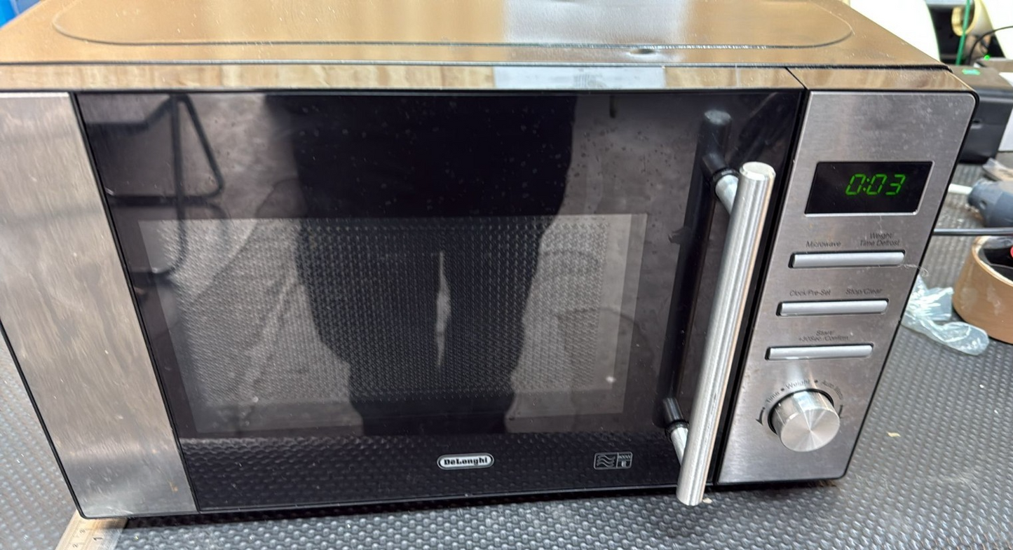 De'Longhi 800W Standard Microwave AM82 - Stainless Steel