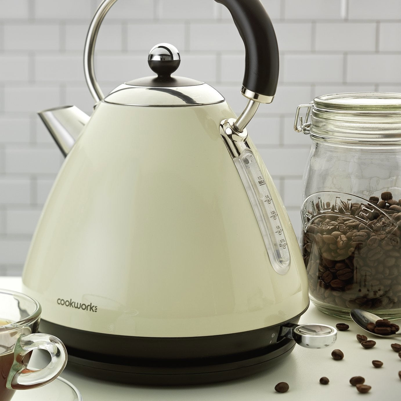 Cookworks Pyramid Kettle - Almond