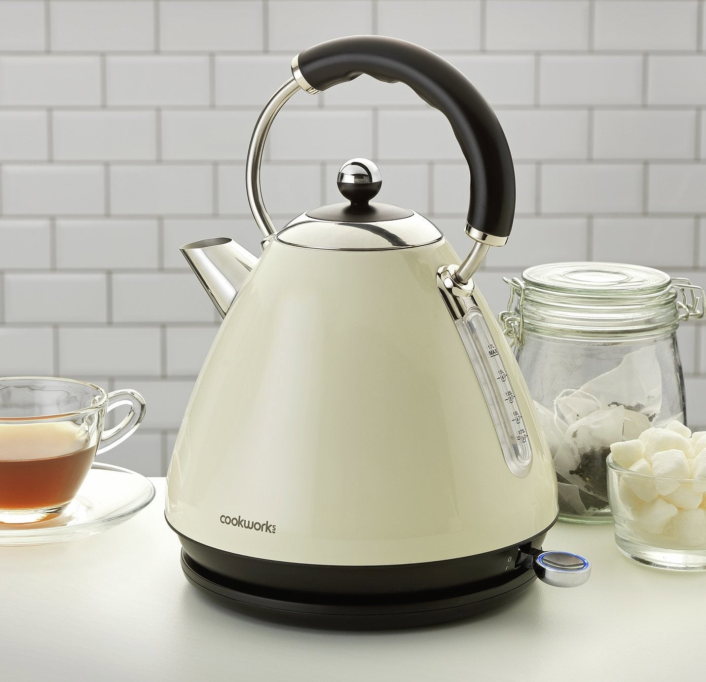 Cookworks Pyramid Kettle - Almond