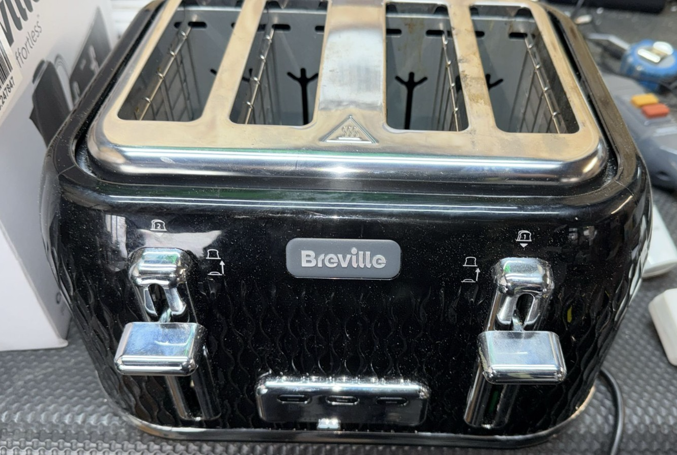 Breville VTT786 Curve 4 Slice Toaster - Black and Chrome