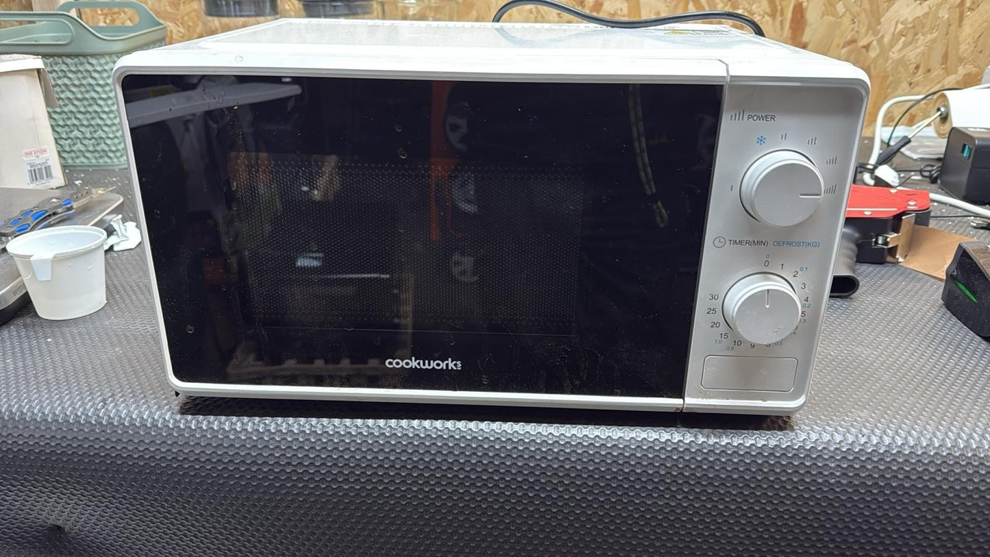 Cookworks 700W Manual Microwave - White