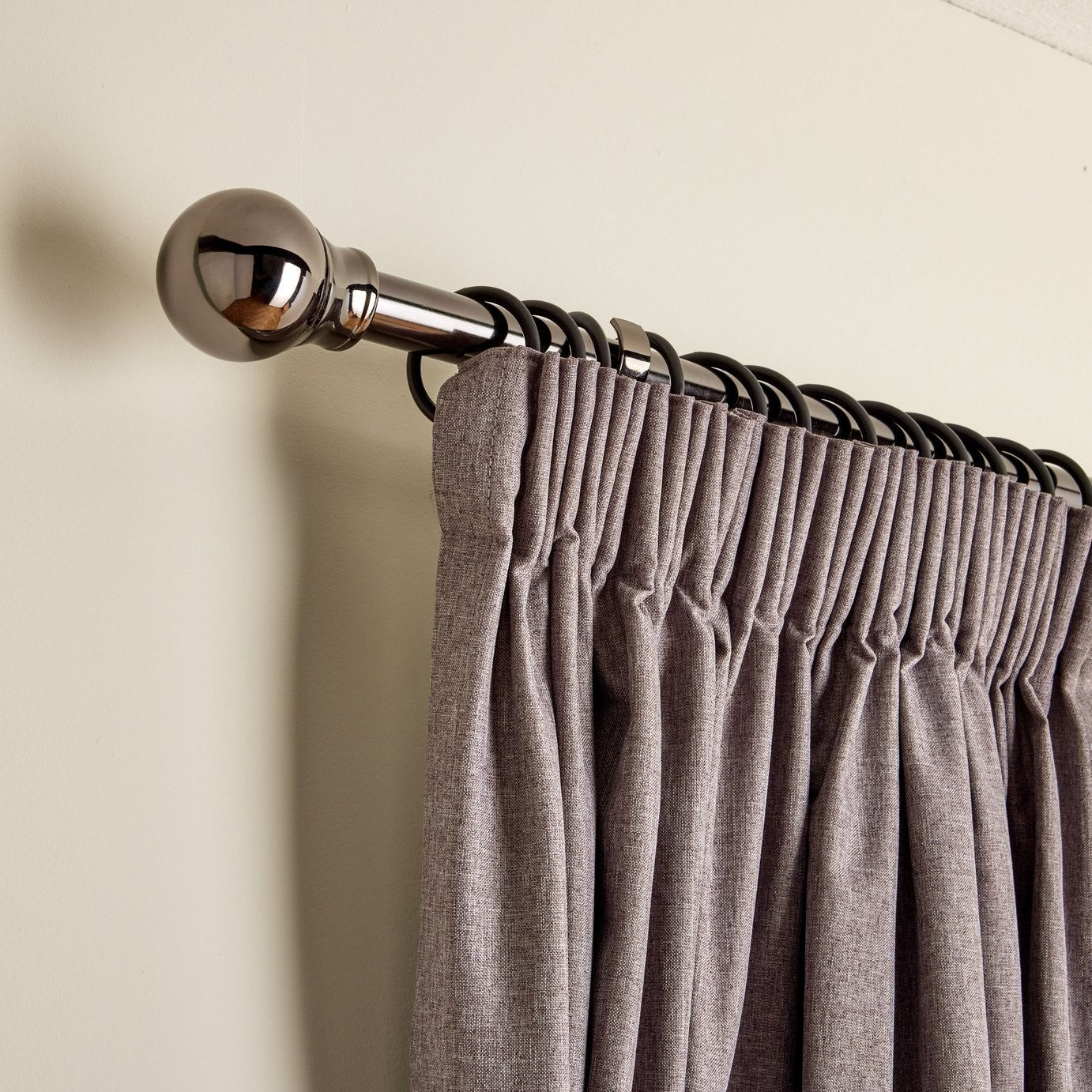 Argos Home Black Extendable Curtain Pole - 110cm - 300cm