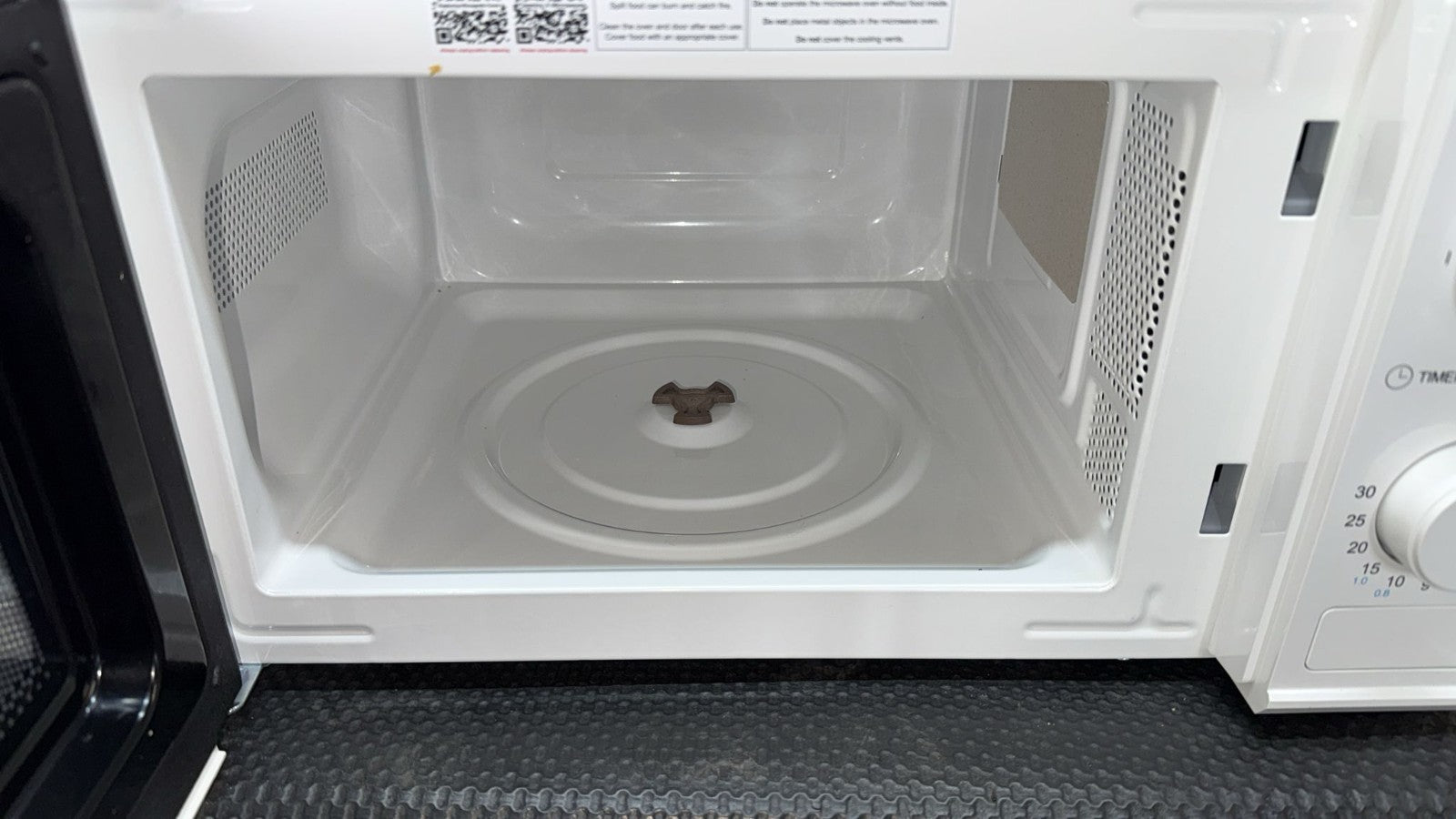 Cookworks 700W Manual Microwave - White