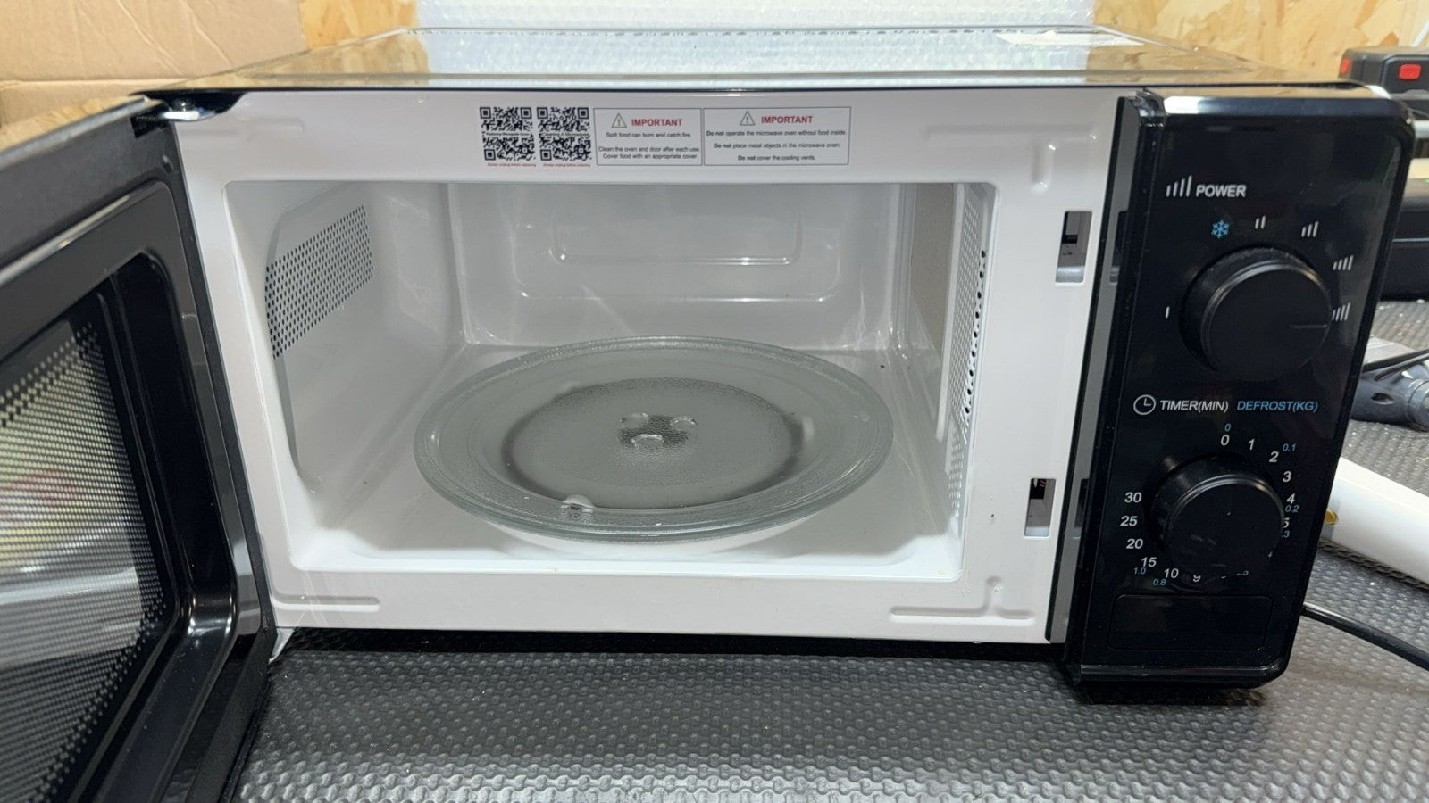 Cookworks 700W Manual Microwave - Black