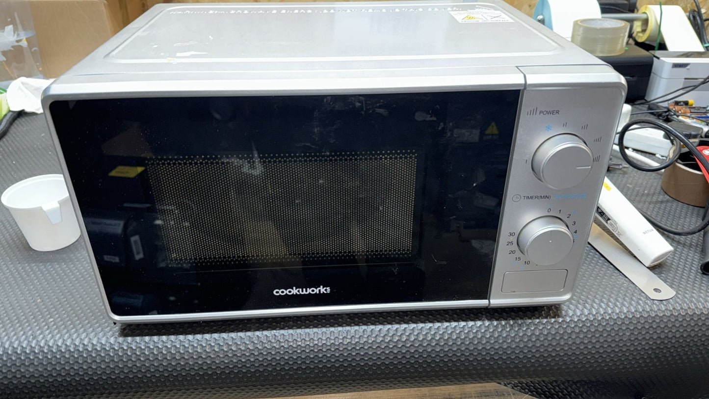 Cookworks 700W Manual Microwave - Silver
