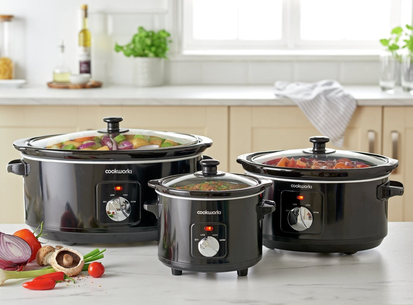 Cookworks 6.5L Slow Cooker Black 320W 3 Heat Settings Glass Lid Ceramic Bowl