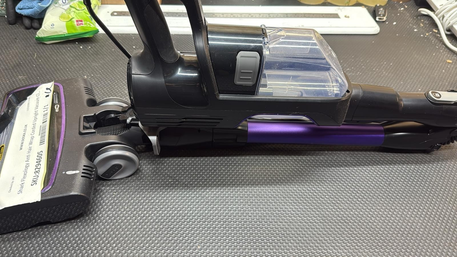 Shark Flexology Anti Hair Wrap Corded Upright Vacuum Cleaner VIDEO REVIEW INSIDE