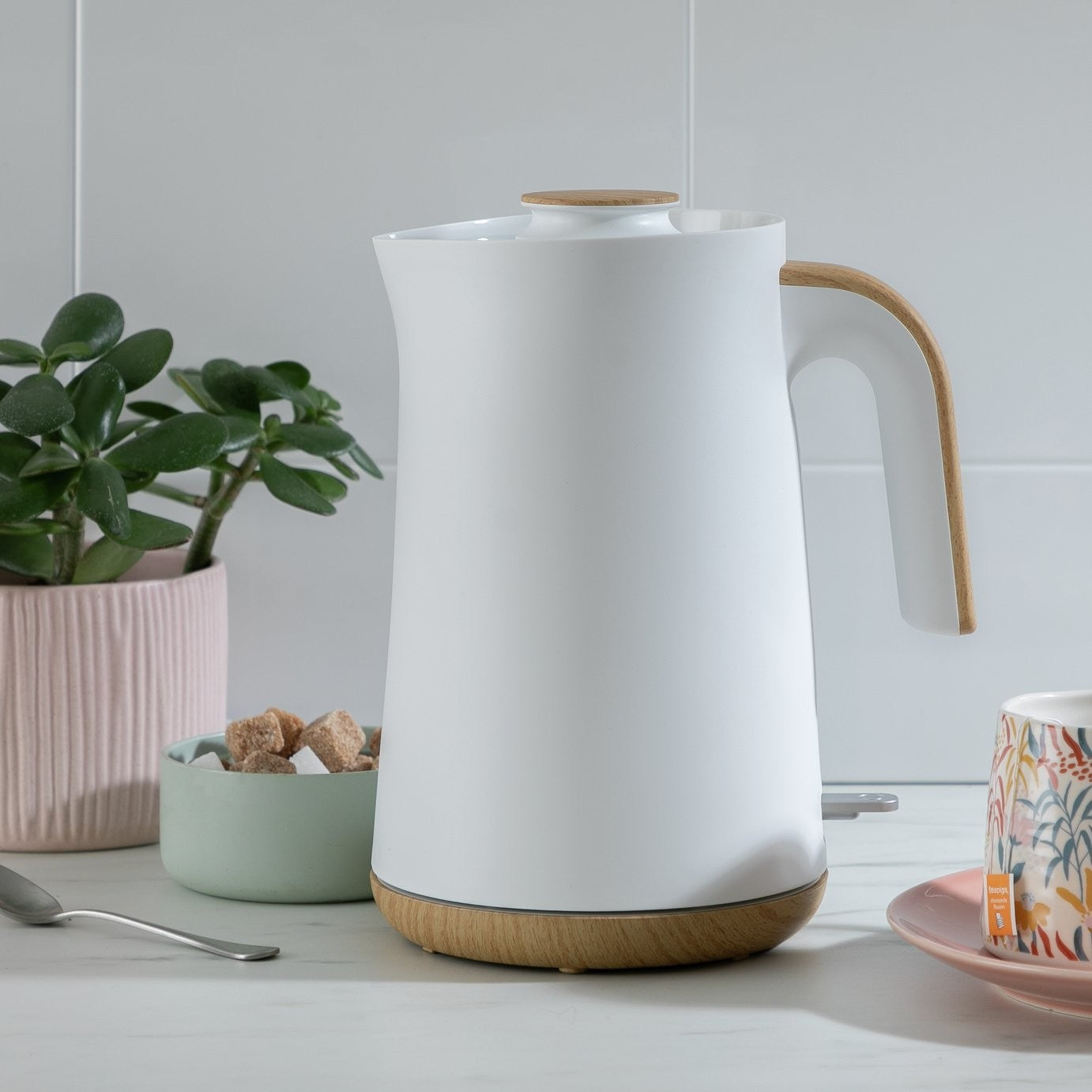 Cookworks WK8535AEH Scandi Style Kettle - White