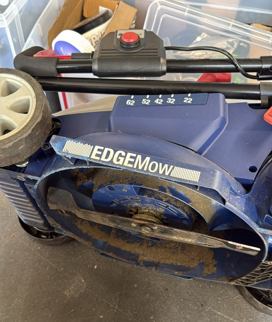 Spear & Jackson Cordless 34cm Lawnmower