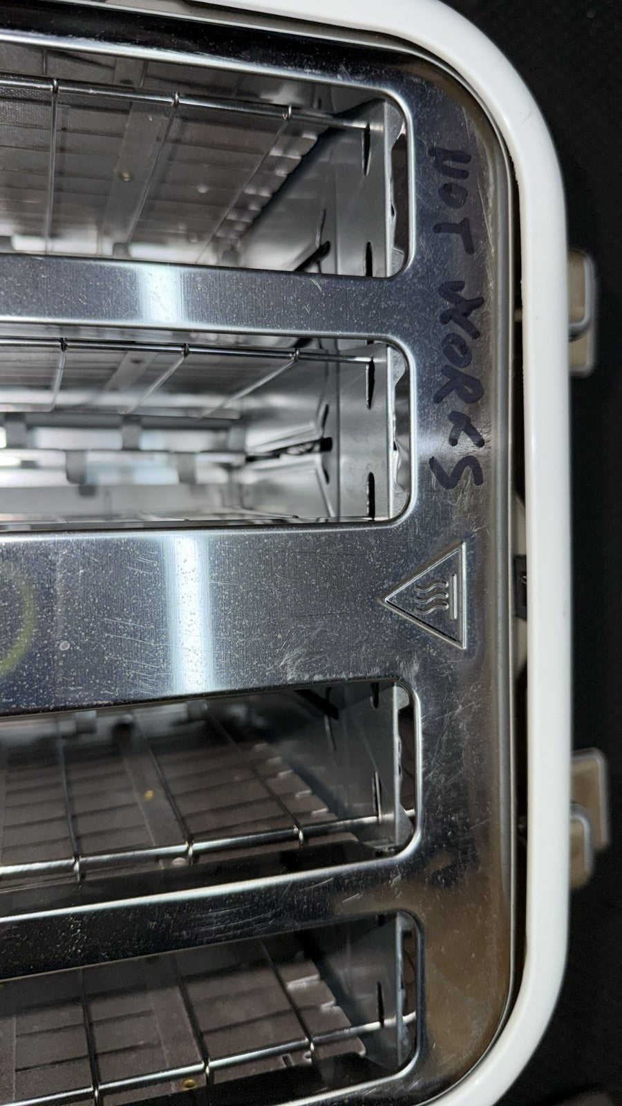 Breville VTT911 Curve 4 Slice Toaster (White and Chrome)