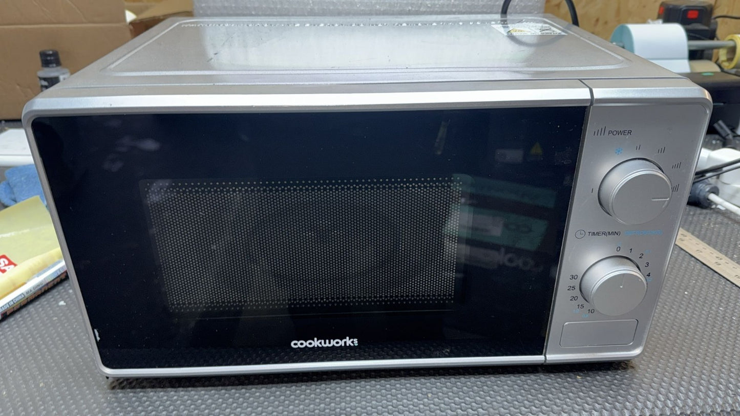 Cookworks 700W Manual Microwave - Silver