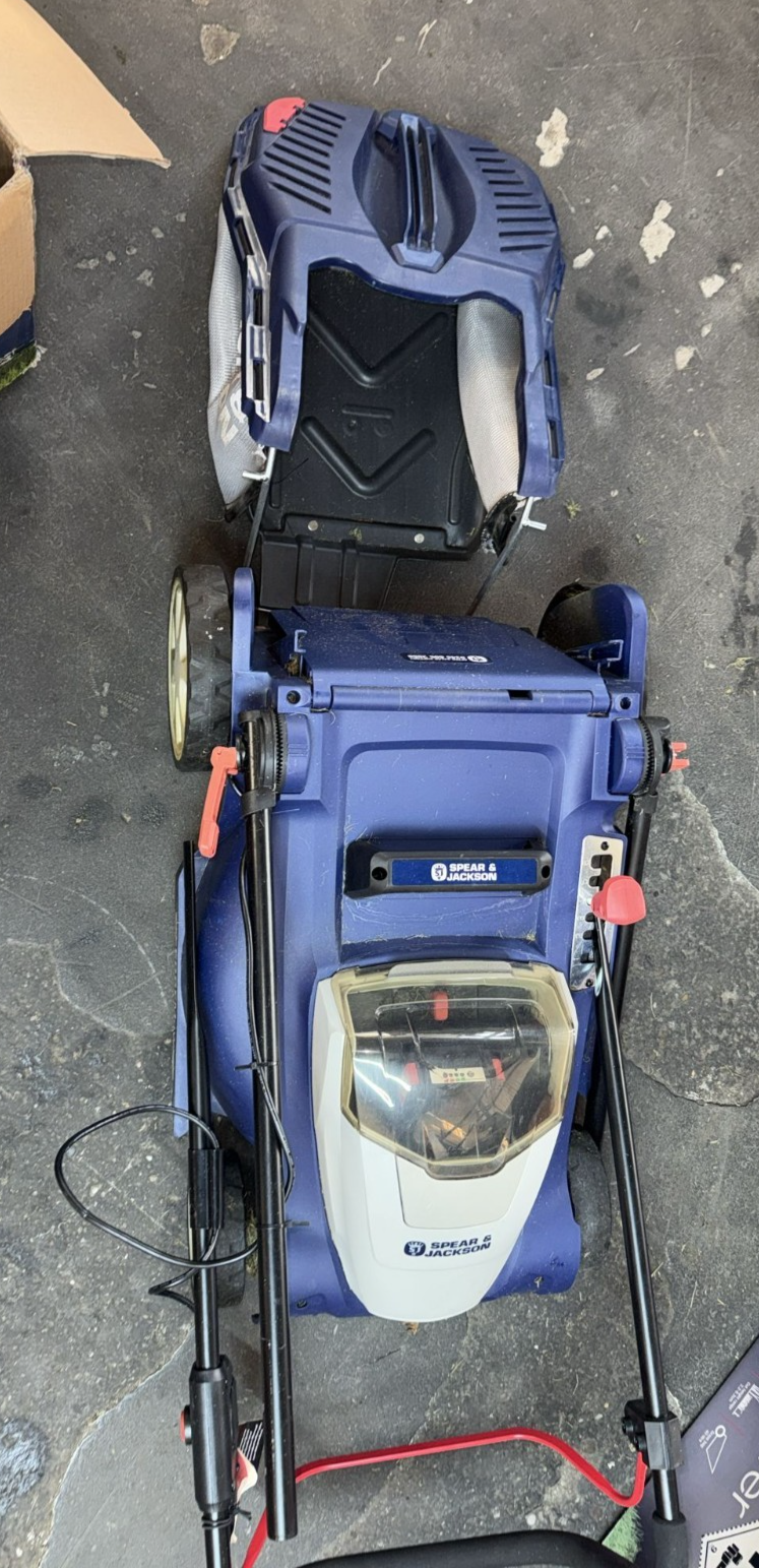 Spear & Jackson 42cm Cordless Rotary Lawnmower - 40V