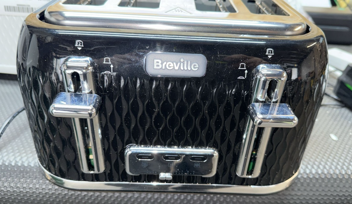 Breville VTT786 Curve 4 Slice Toaster - Black and Chrome