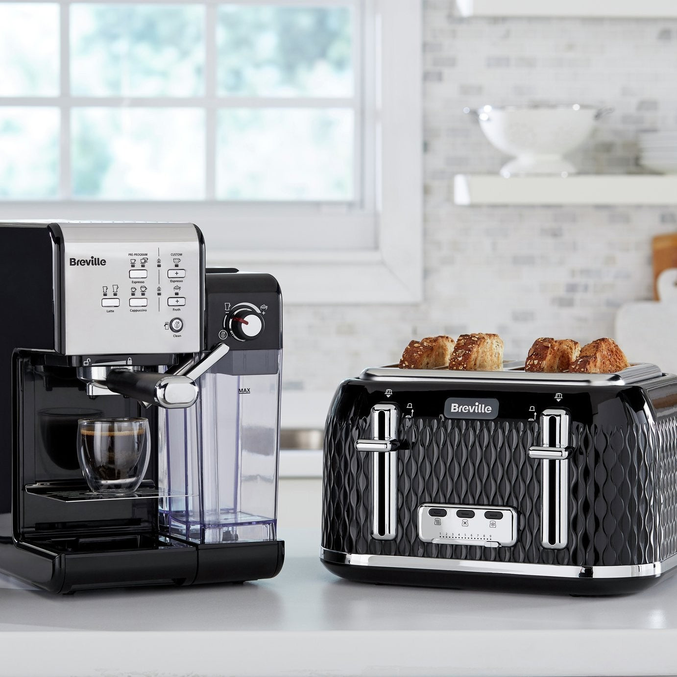 Breville VTT786 Curve 4 Slice Toaster - Black and Chrome