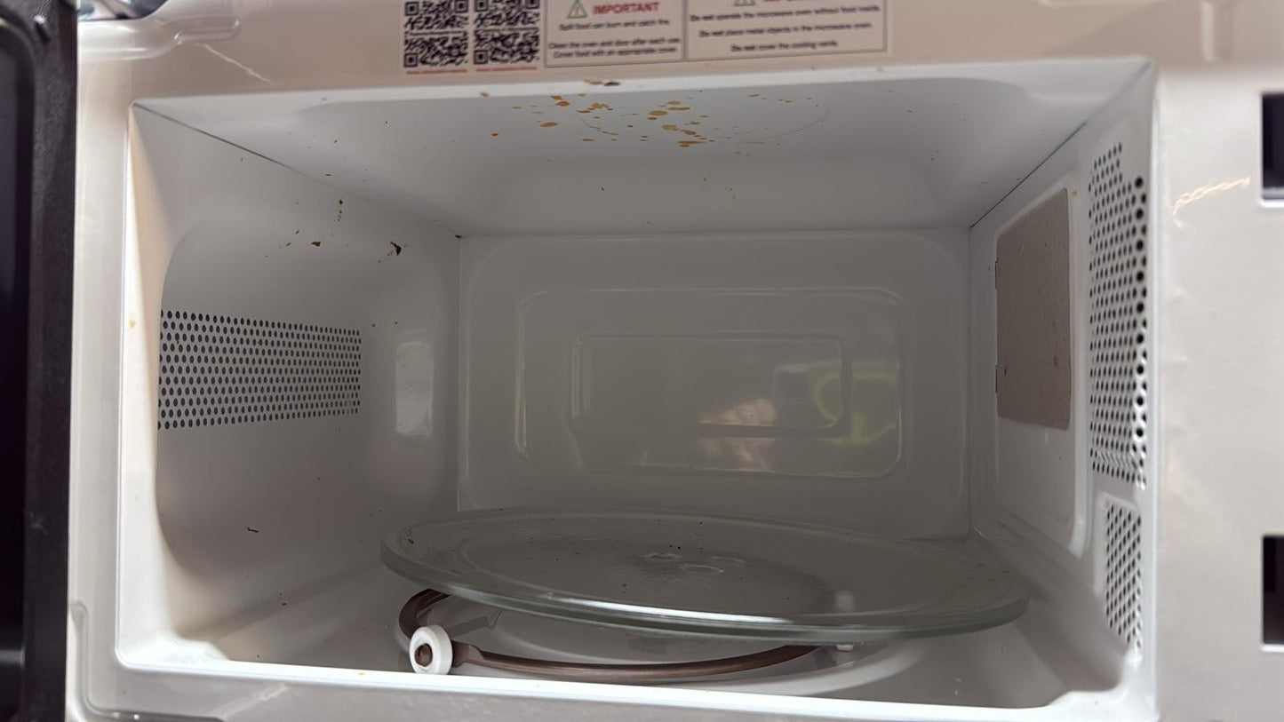 Cookworks 700W Manual Microwave - White