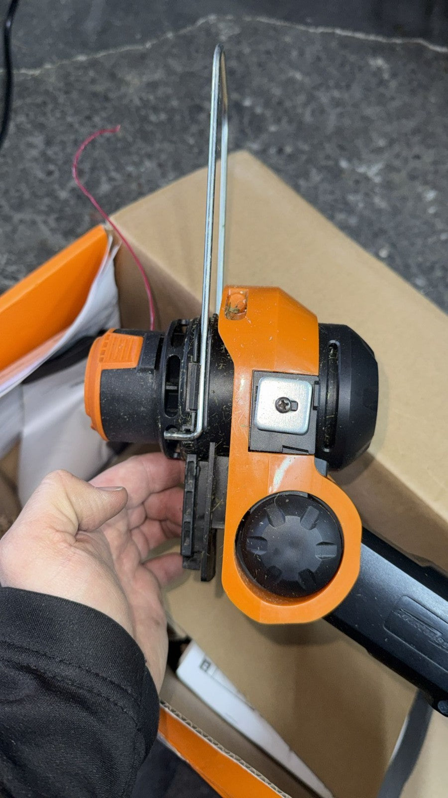 Worx 30cm Cordless Grass Trimmer with 1 Batteries - 20V