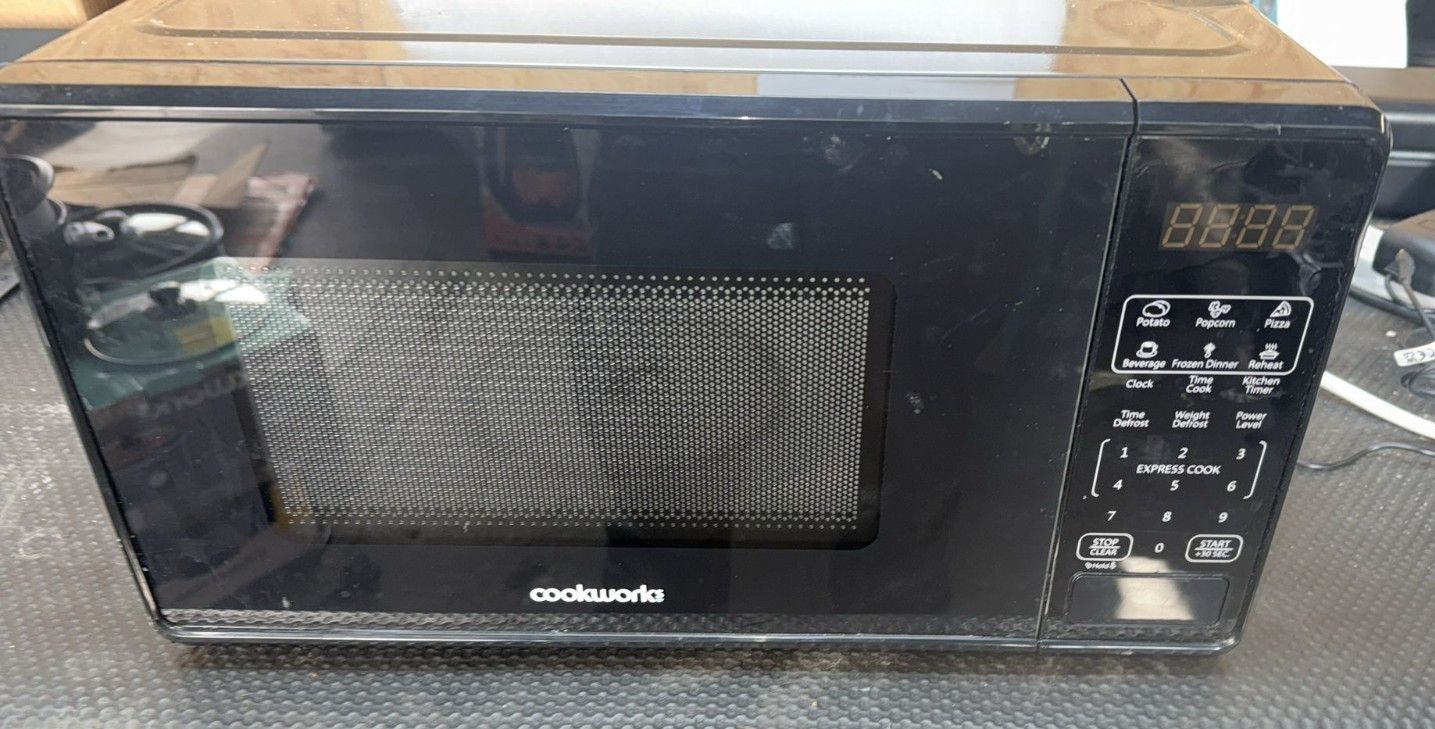 Cookworks 700W Digital Microwave - Black