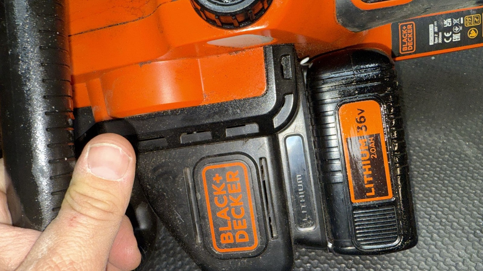 Black + Decker 36V 2.Ah Lithium-ion Cordless Chainsaw (30cm)  NO CHARGER